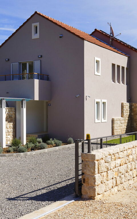 Villa Jure: Exteriör