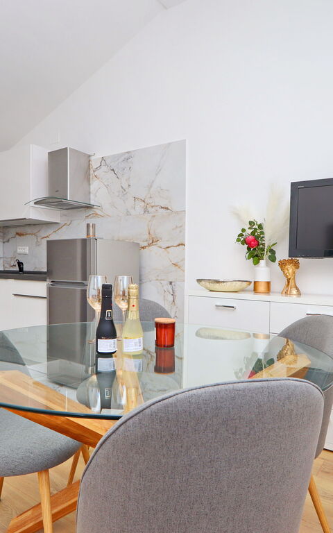 Villa Emerald: Kök, Lunchrum