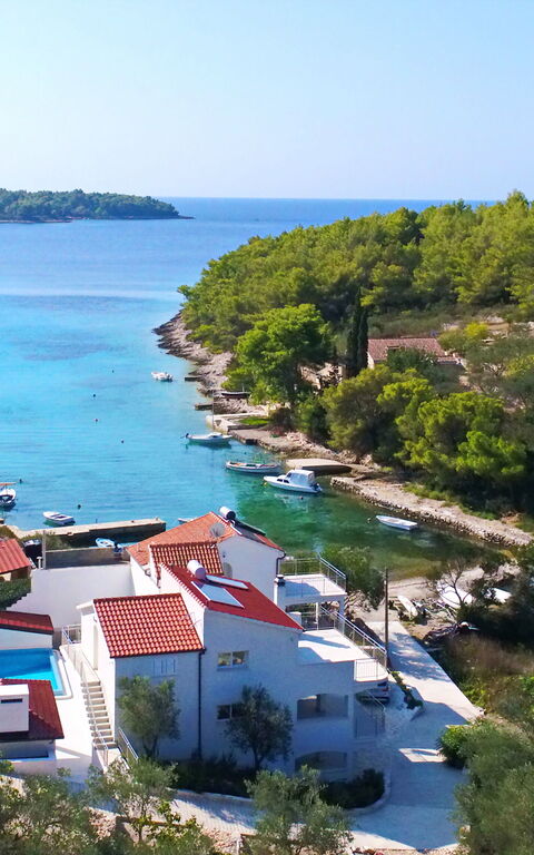 Villa Emerald: Exteriör, Visningar