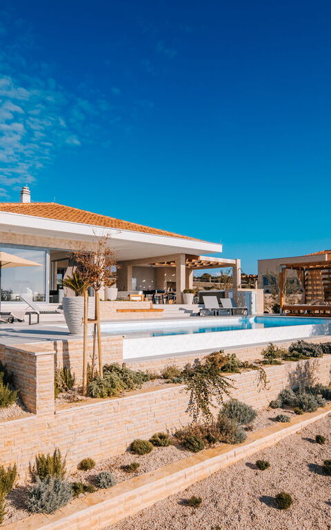 Villa Steropa: Exteriör, slå samman, Visningar