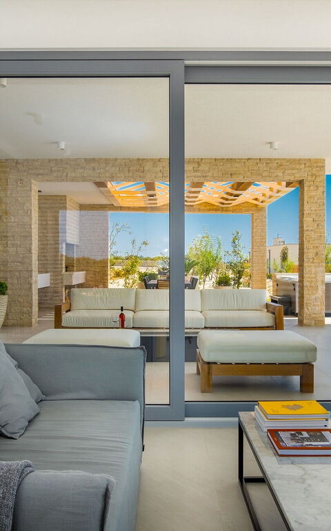 Villa Kelena: Balkong / terrass / uteplats, Vardagsrum