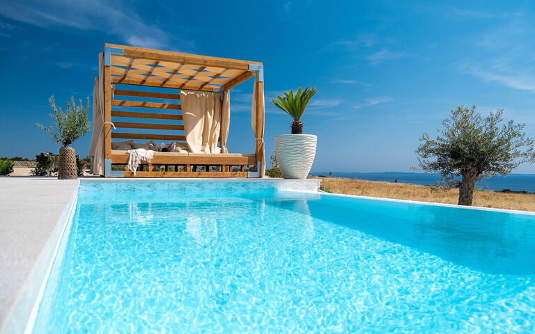 Villa Kelena: slå samman, Utomhus, Visningar