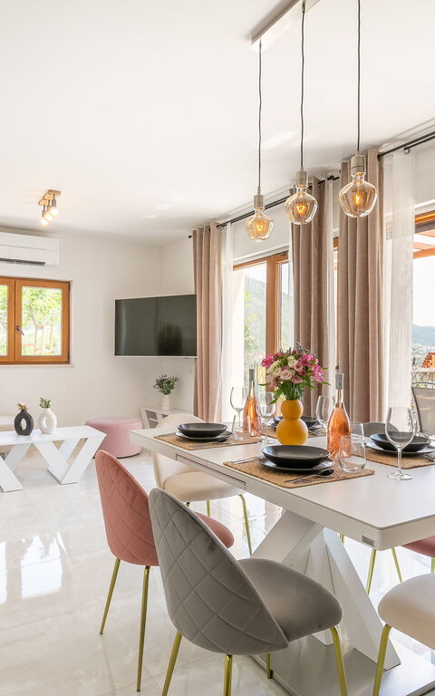 Villa Spectrum: Huvudentré, Lunchrum, Vardagsrum