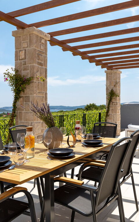 Villa Spectrum: Balkong / terrass / uteplats, Utomhus, Visningar