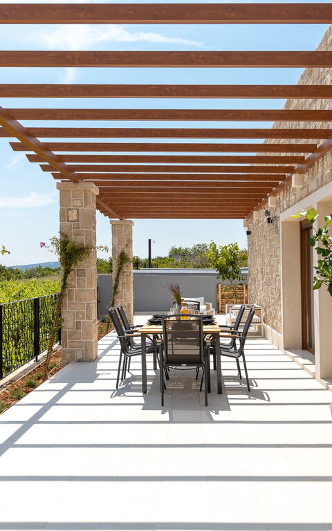 Villa Spectrum: Utomhus, Visningar