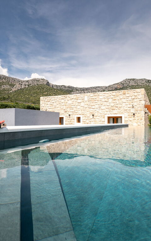 Villa Spectrum: slå samman, Utomhus