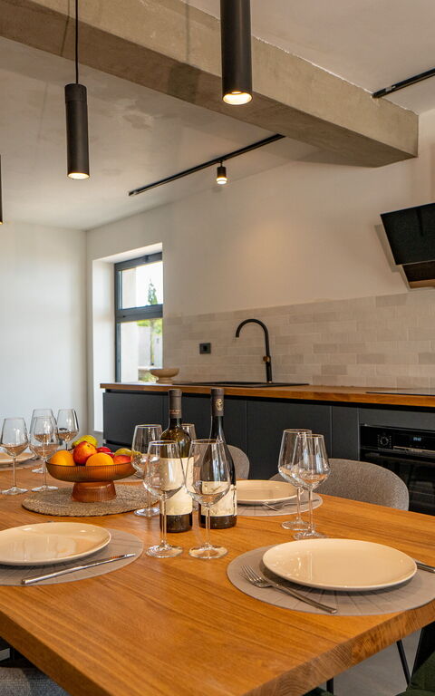 Villa Cosmic: Balkong / terrass / uteplats, Kök, Lunchrum