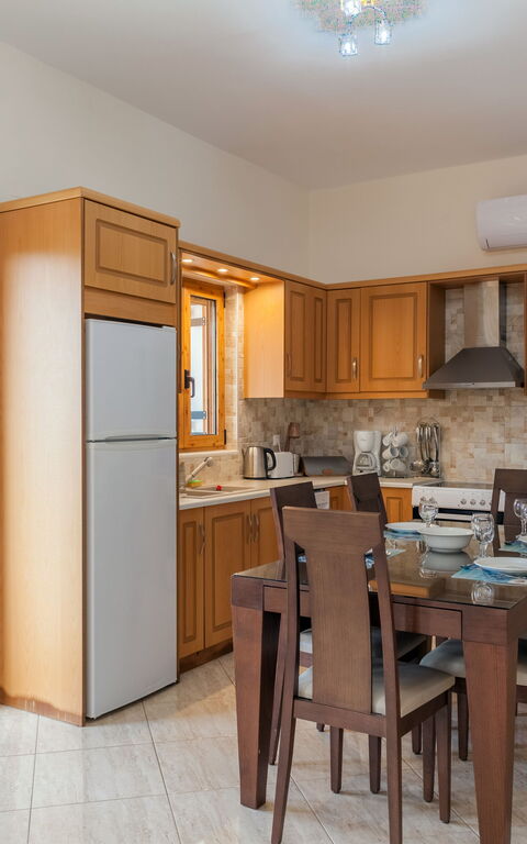 Villa Giorgos: Kök, Lunchrum