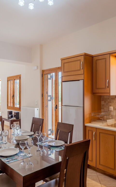 Villa Giorgos: Kök, Lunchrum