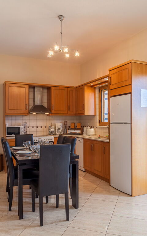 Villa Giorgos: Kök, Lunchrum