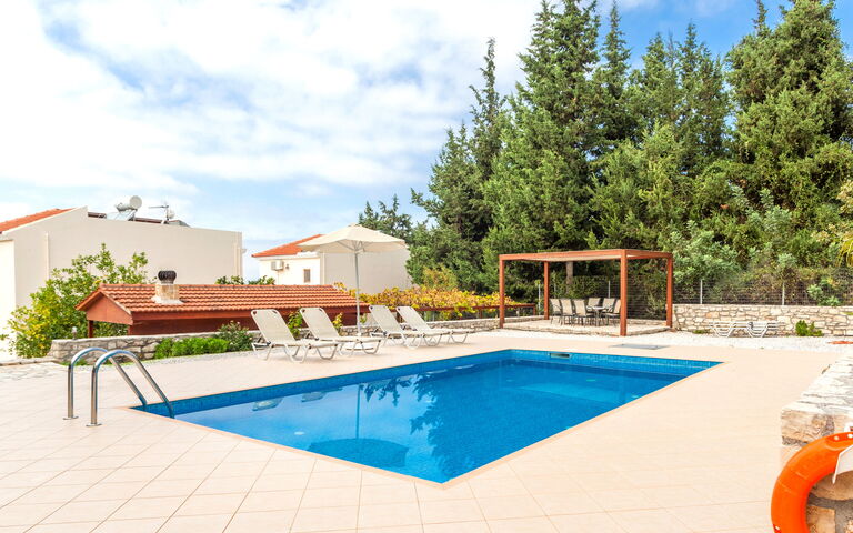 Villa Giorgos: Exteriör, slå samman, Utomhus