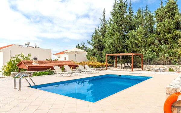 Villa Giorgos: Exteriör, slå samman, Utomhus