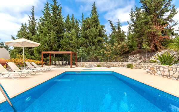 Villa Giorgos: Exteriör, slå samman, Utomhus