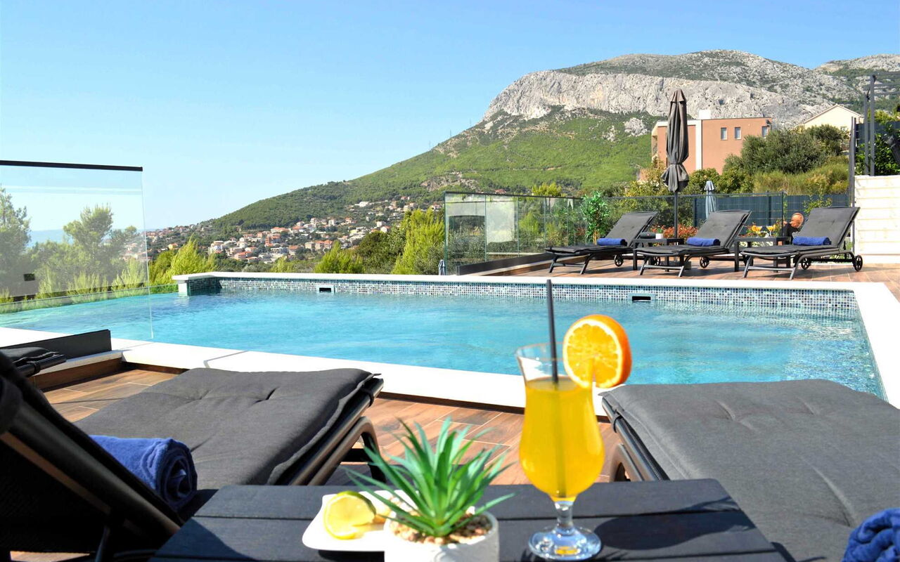 Villa Nikta: Balkong / terrass / uteplats, slå samman, Stad, Utomhus