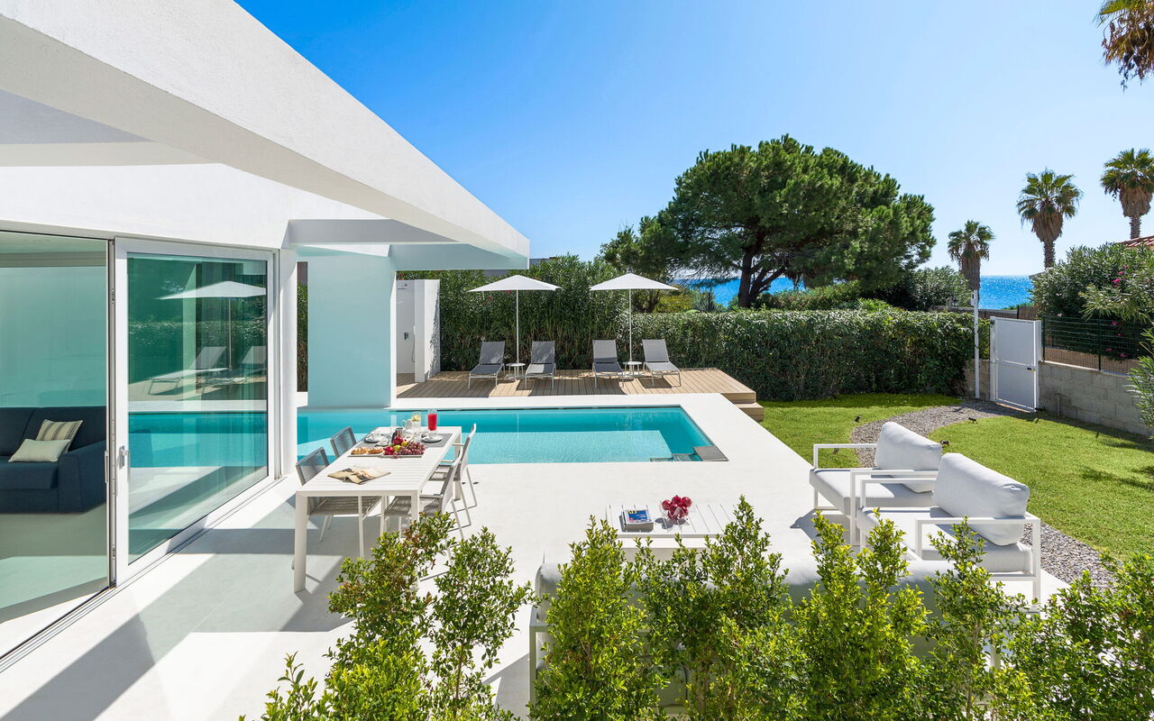 Villa Gadir: Exteriör, slå samman, Utomhus