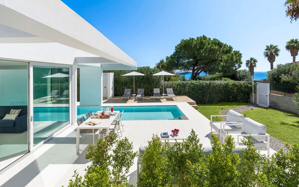 Villa Gadir: Exteriör, slå samman, Utomhus