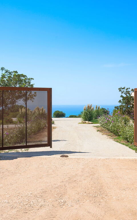 Gelso Bianco: Exteriör, Utomhus, Visningar