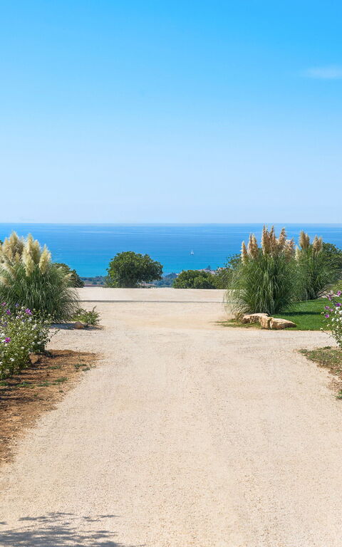 Gelso Bianco: Exteriör, Utomhus, Visningar
