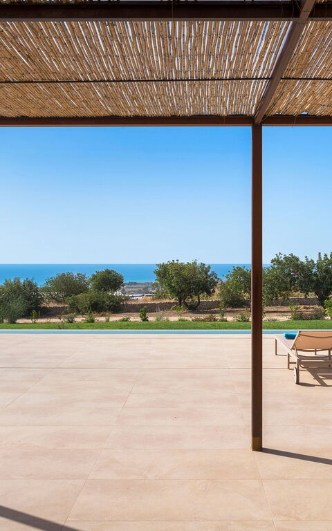 Gelso Bianco: Exteriör, Utomhus, Visningar