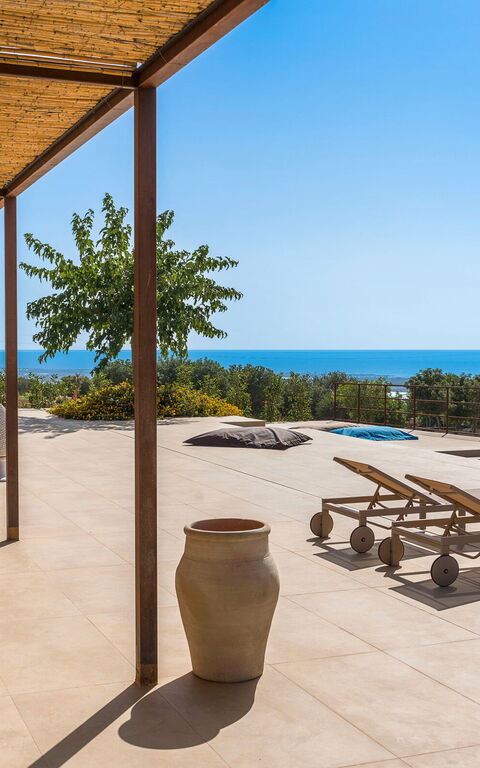 Gelso Bianco: Exteriör, Utomhus, Visningar