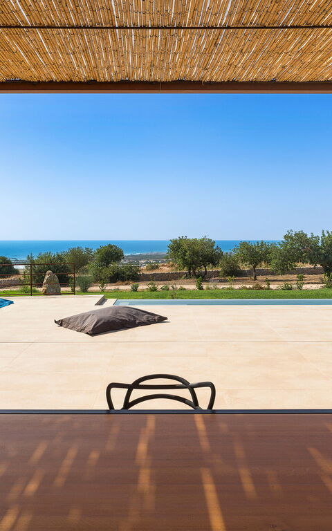 Gelso Bianco: Exteriör, Utomhus, Visningar