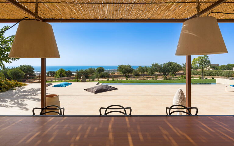 Gelso Bianco: Exteriör, Utomhus, Visningar