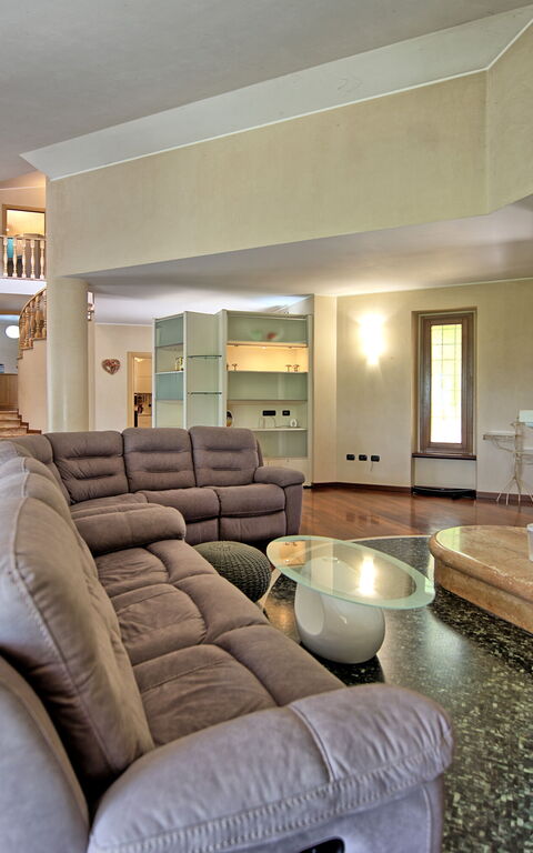 Villa Paradiso: Lunchrum, Vardagsrum