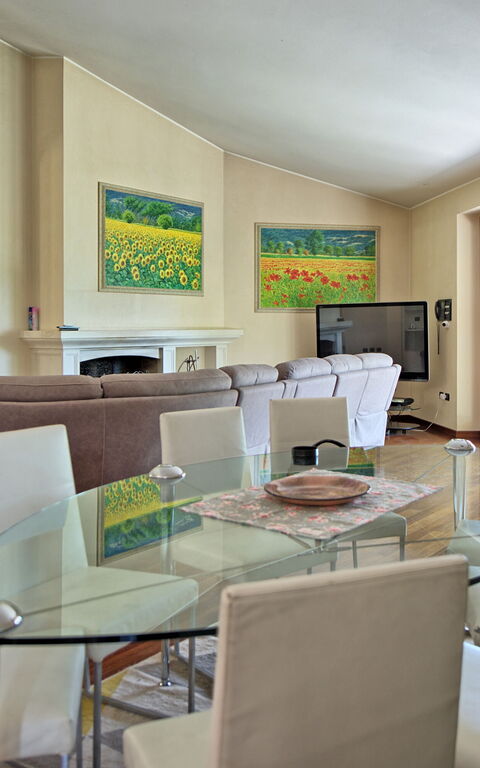 Villa Paradiso: Lunchrum, Vardagsrum