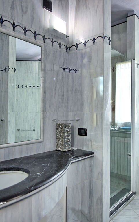 Villa Paradiso: Badrum