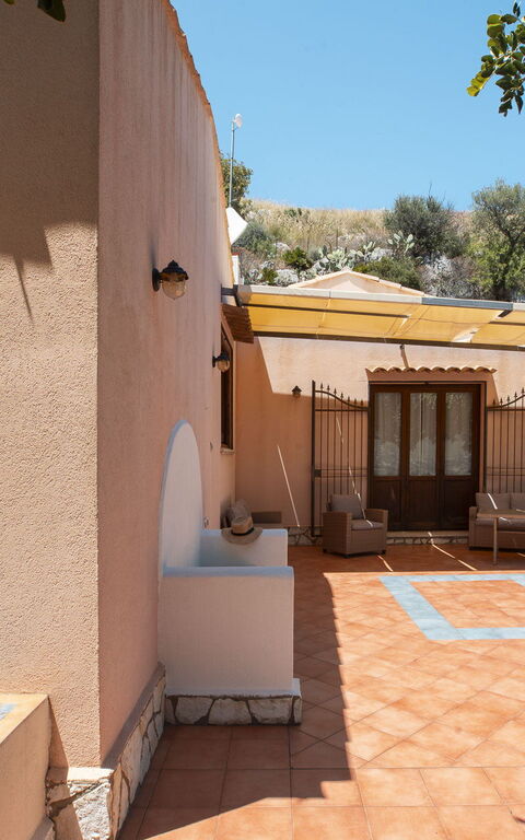 Villa Petra: Trädgård, Utomhus