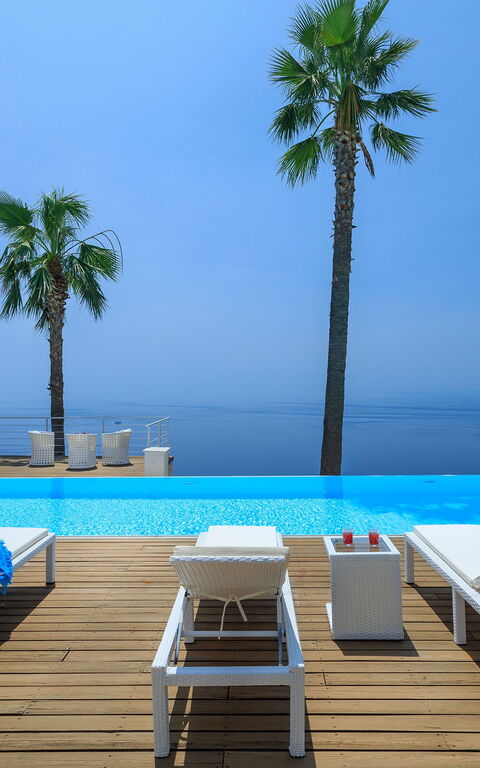 Villa Elysium: Exteriör, slå samman, Utomhus, Visningar