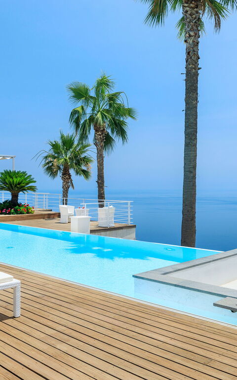 Villa Elysium: Exteriör, slå samman, Utomhus, Visningar