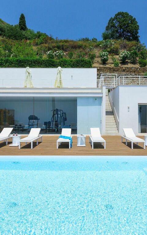 Villa Elysium: Exteriör, slå samman, Utomhus