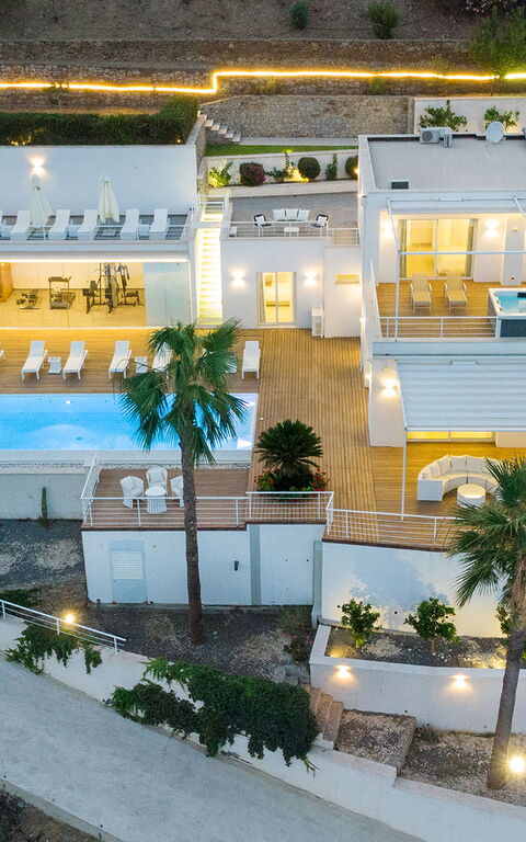 Villa Elysium: Exteriör, slå samman, Utomhus