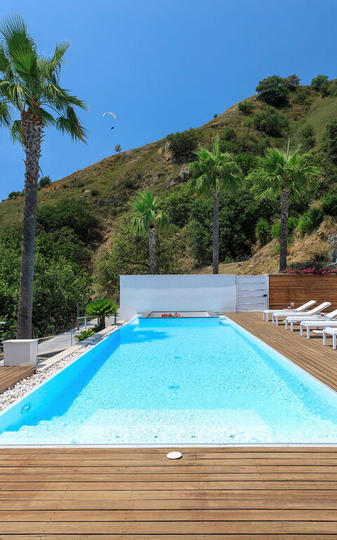 Villa Elysium: Exteriör, slå samman, Utomhus