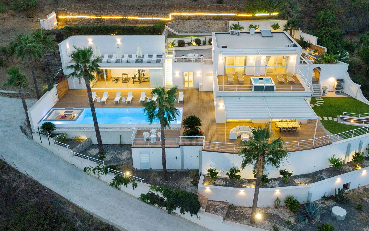 Villa Elysium: Exteriör, slå samman, Utomhus