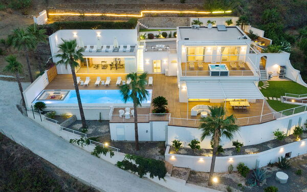 Villa Elysium: Exteriör, slå samman, Utomhus