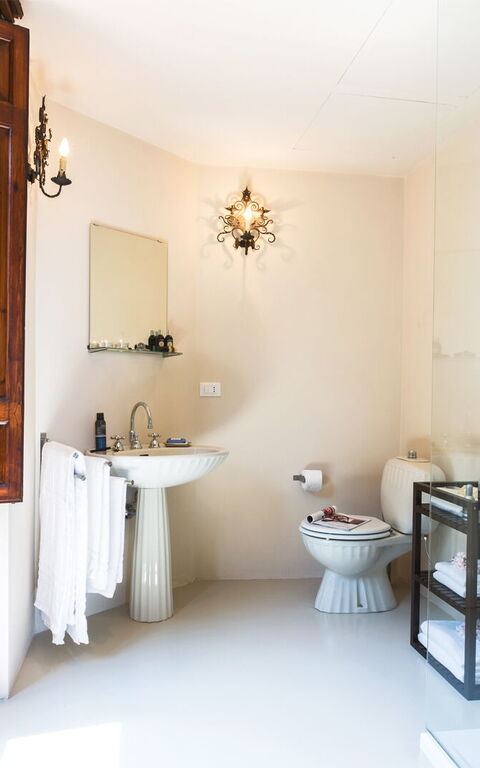 Villa Bellasia: Badrum