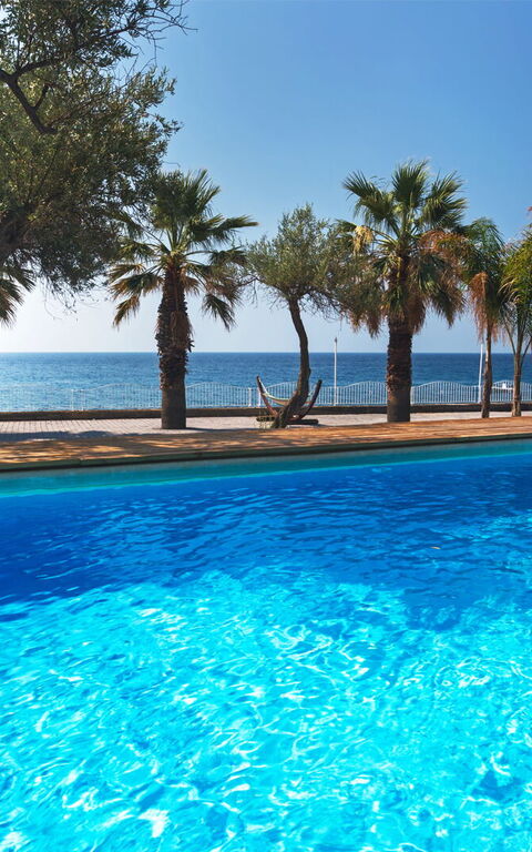 Villa Bellasia: Exteriör, slå samman, Utomhus, Visningar