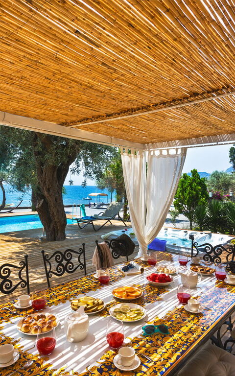 Villa Bellasia: Exteriör, Utomhus