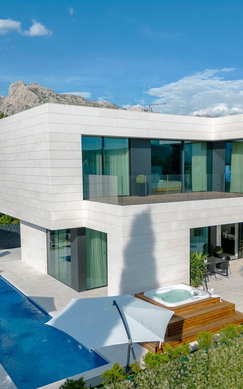 Orvas Villa 82: badkar, Exteriör, slå samman, Trädgård, Visningar