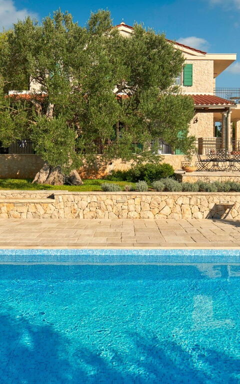 Orvas Villa 189: Exteriör, slå samman