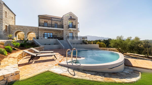 Villa Falcos: Exteriör, slå samman, Utomhus