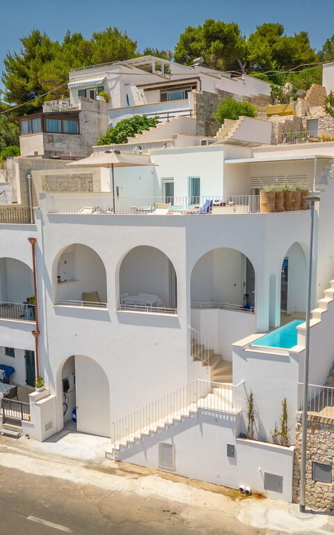 Marinaia Archi: Exteriör, Huvudentré, slå samman, Utomhus