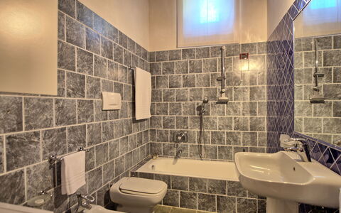 Semesterboende Torre 1: Badrum