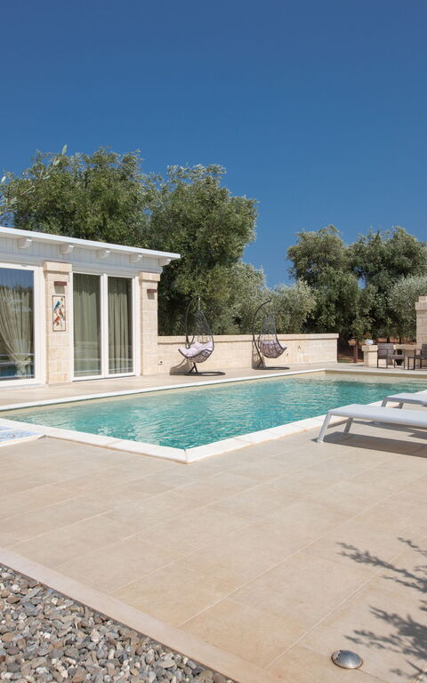 Terra Mater: Exteriör, slå samman, Trädgård, Utomhus