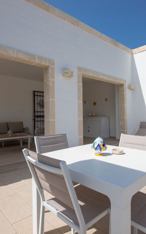 Terra Mater: Exteriör, Utomhus