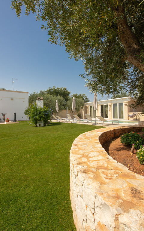 Terra Mater: Exteriör, Trädgård, Utomhus