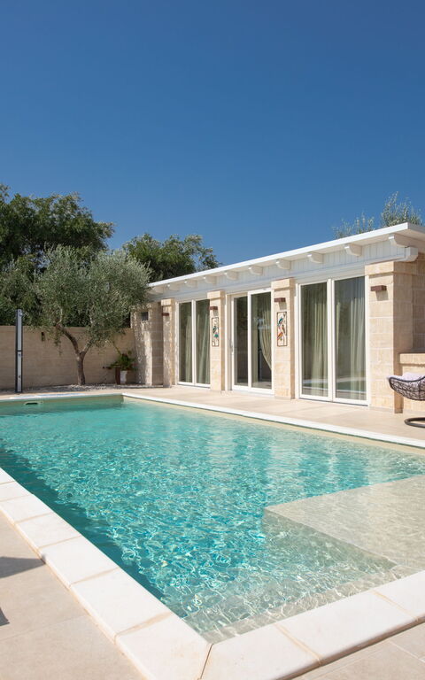 Terra Mater: Exteriör, slå samman, Utomhus