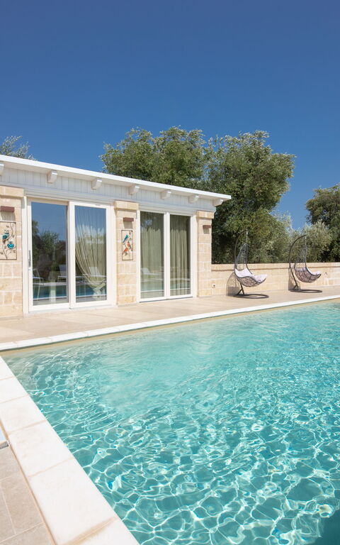 Terra Mater: Exteriör, slå samman, Utomhus